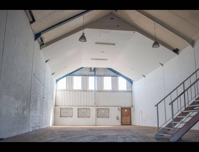 279M² BUILDING FOR SALE IN PAARDEN EILAND